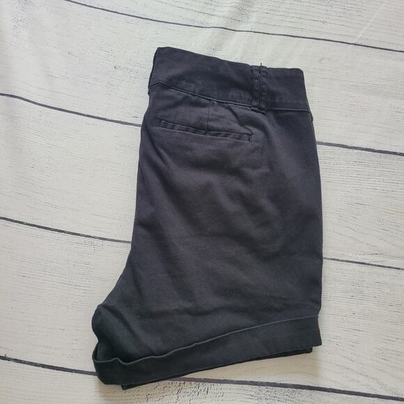 Torrid Size 16 5 Inch Stretch Sateen Mid-Rise Black Shorts Summer Essentials - Picture 2 of 7